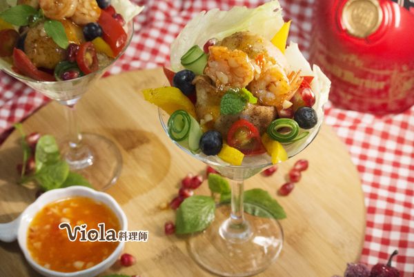 組合完成，淋上醬料，就可以享用囉！