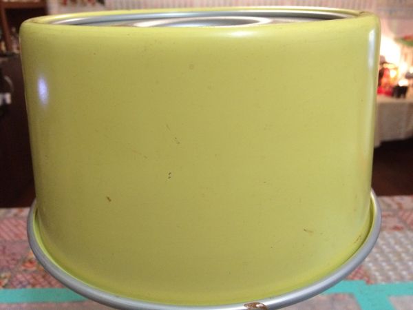 放入預熱好的烤箱，170度烤溫，總時間34分鐘，（表面上色後可以把溫度下降10～20度），出爐後要馬上倒扣，冷卻後才能脫模。