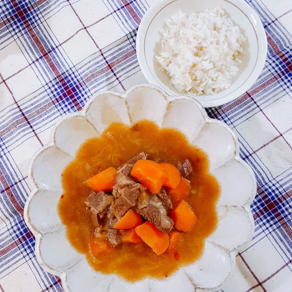 完成後可以直接煮麵條做牛肉湯麵，也可以勾芡變成牛肉燴飯唷～這是我處理過最簡單的紅燒牛肉方式