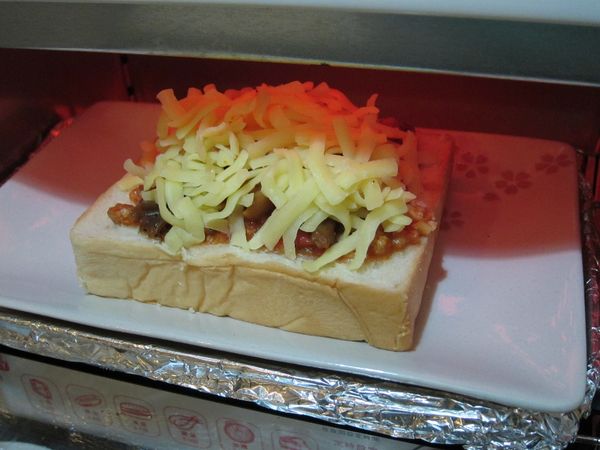 放上起司絲進烤箱焗烤