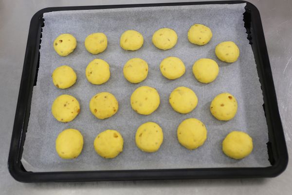 分割21個，二次發酵約40分鐘，180度烤約13分鐘。