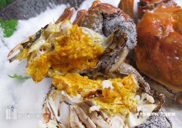 享用大閘蟹大餐。