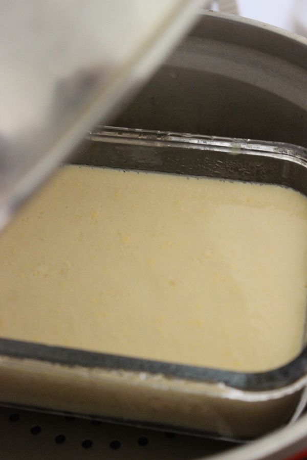 每五分鐘掀開一次鍋蓋~讓大蒸氣釋出~避免鍋內溫度過高讓成品有氣孔