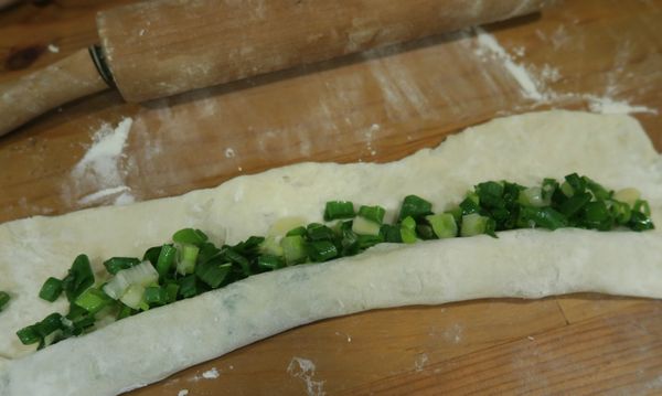 小心慢慢捲起.
破了比較不好操作