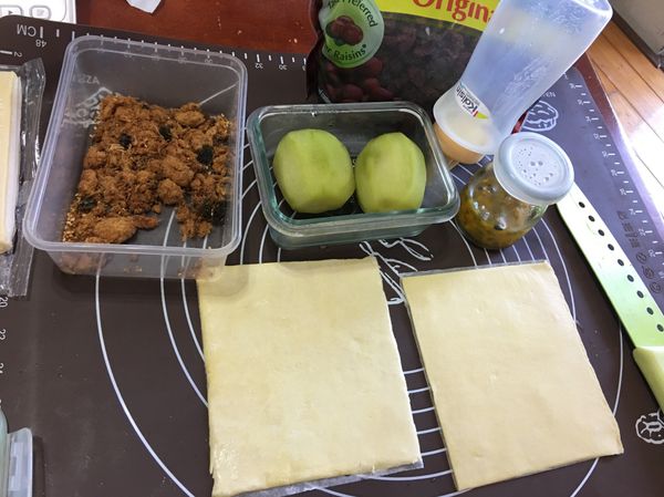 105.12.23 舌尖上的洗米    睡醒懶的出門 篇

偽 養生 起酥包

(( 做法 ))
 ==> 將起酥皮放置室溫微軟