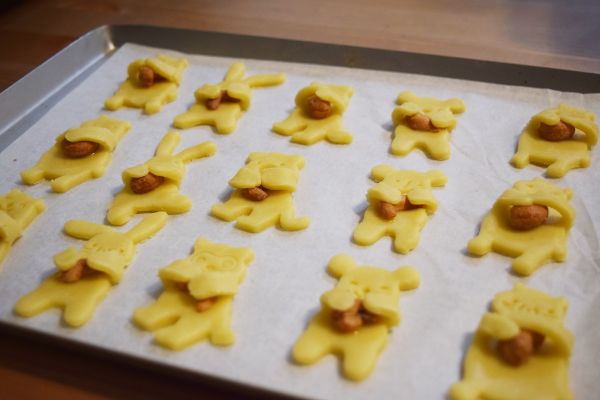 一共有四種動物，十種臉型，可依個人喜愛選擇喔~~~烤箱160度烤15分即可!!!