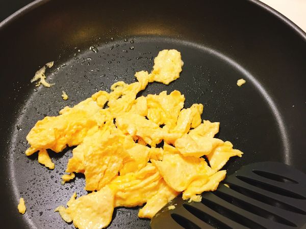 將散蛋先炒好八分熟備用