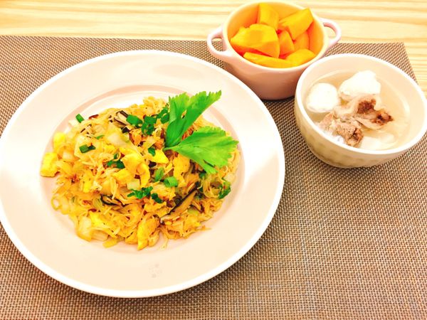 營養美味又有效率的青蔬香麵線搭配蘿蔔排骨湯，古早味的美味，爽口不油膩，喜歡❤️。