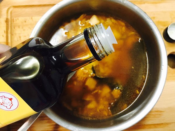 再加入福壽純芝麻油1茶匙，就可放進電鍋裡蒸了。