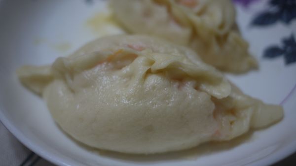 也可包成葉子形狀，對新手而言較簡易，只要一直左右黏起即可