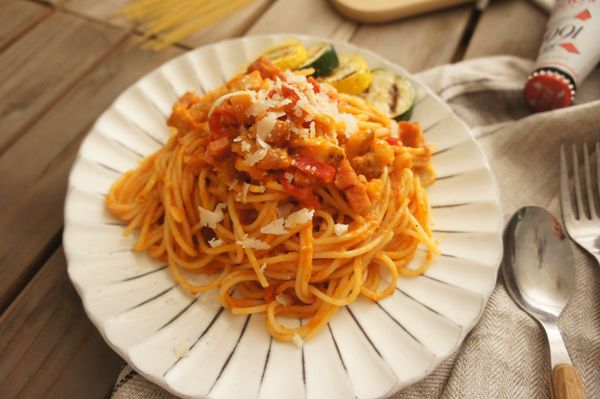 上桌時刨一點新鮮帕瑪森乳酪即完成。