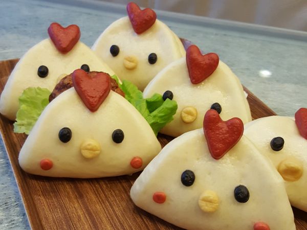 電鍋不加水加熱，跳起來拔插頭，或在烤箱或微波爐中放杯熱水(電源不開啟)，營造溫暖環境，放入發酵20分鐘……插電後電鍋加半杯水(量米杯)蒸熟，開關跳起後悶5分鐘再開鍋