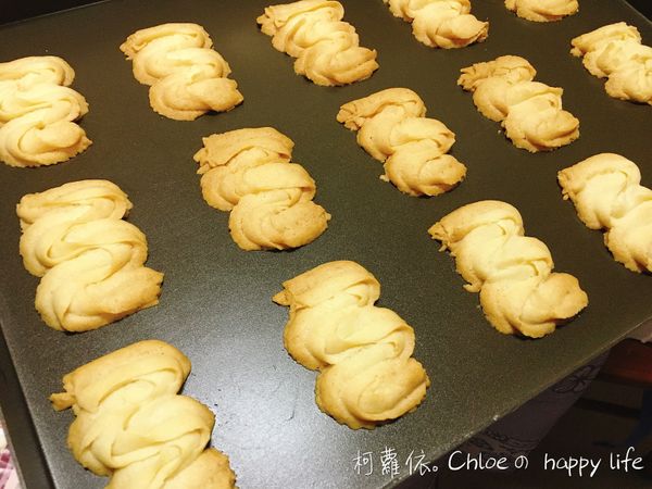 出爐後，將餅乾移到待涼加上