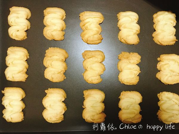 維也納奶油酥餅也可以很多種變化裝飾喔！
可以夾心巧克力，或者表面淋上巧克力醬等等