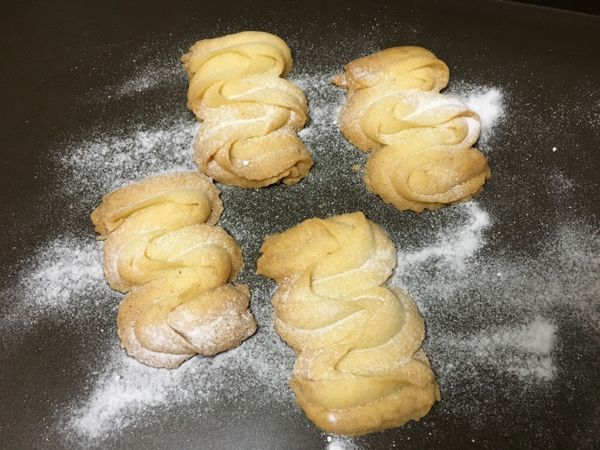 表面灑上糖粉口感視覺再升級