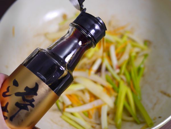 加入淬釀醬油露