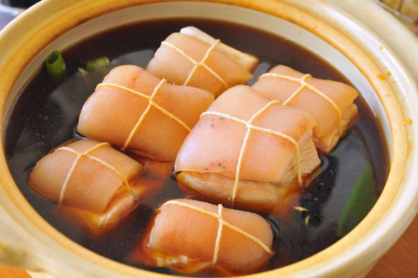 加入紹興酒與水。