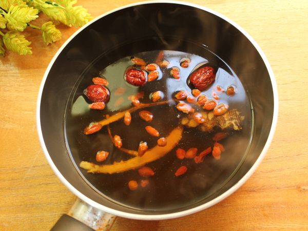 關火, 倒入紹興酒、鹽、糖拌勻靜置放涼成[湯汁]