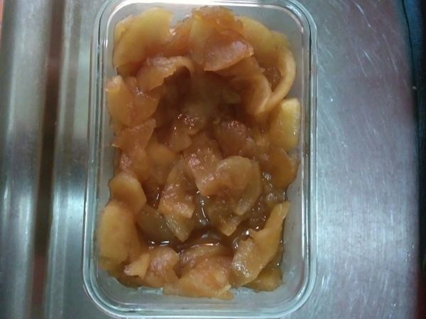 雖然看起來是一片片的，可是其實已經都鬆軟綿密，放在容器上放涼，冷藏，自己作的東西都是沒有防腐劑，所以都要儘快食用完！