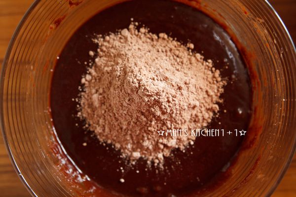 接下來分次的拌入步驟1的乾粉。