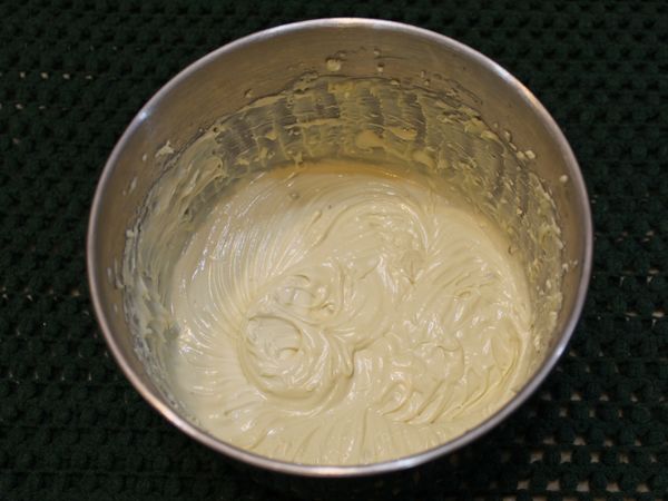 加入玉米粉打均成乳酪糊