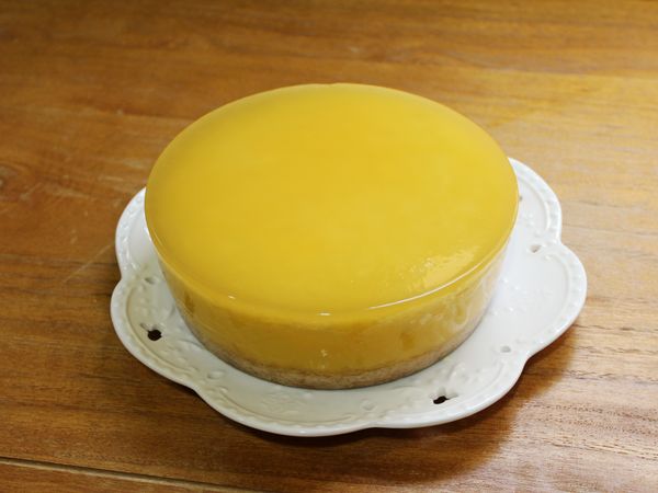 ※用熱毛巾圍住烤模, 有利果凍脫模, 取出來的的蛋糕更完整