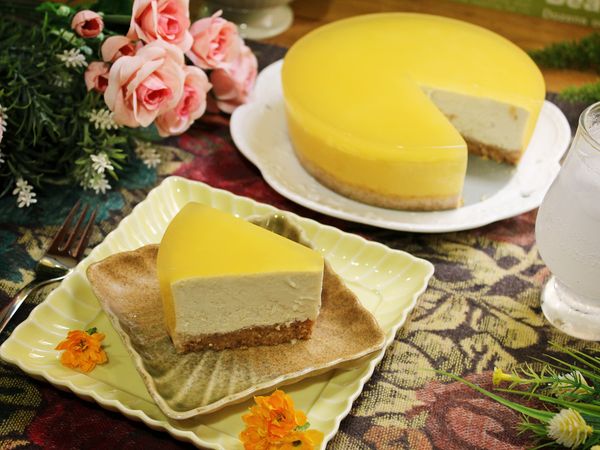 ※刀子放到瓦斯上烤5秒或泡熱水, 切出來的蛋糕更漂亮