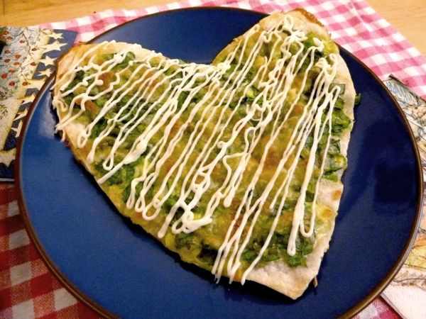 完成^^, 擠上重點~永新日式美奶滋, 超鹹香的口味超級搭, 因為蔥花沒有很多調味, 所以此為重點喔!