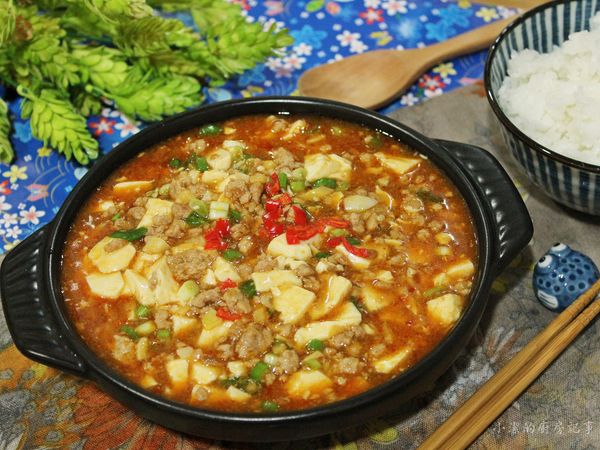 盛盤加些辣椒絲(材料外)增色即完成料理