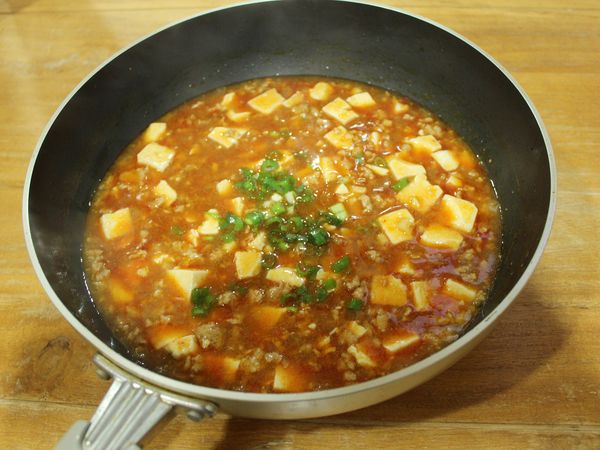 加入勾芡水煮勻m 試味道? 依家人喜好調整口味, 起鍋前加入蔥末