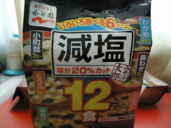 市售的任何一款速食味噌湯皆可