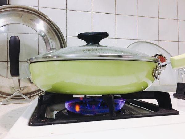 開中小火15分鐘，蓋上鍋蓋。