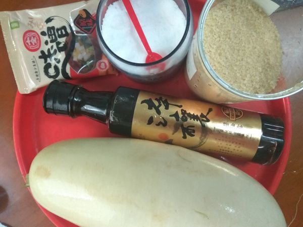 準備好食材，我們要來做一道很有阿嬤味道的手路菜嘍。