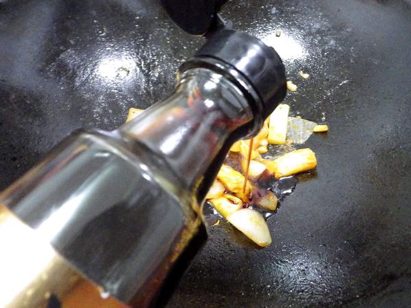 加入純淬醬油露