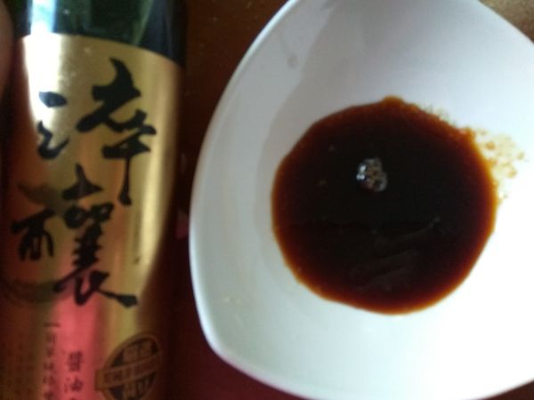加入淬釀醬油露拌勻。