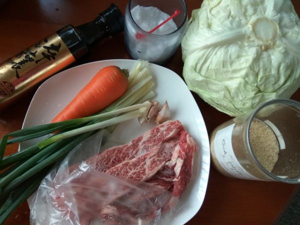 準備好食材，我們要來做一道很有阿嬤味道的手路菜嘍。