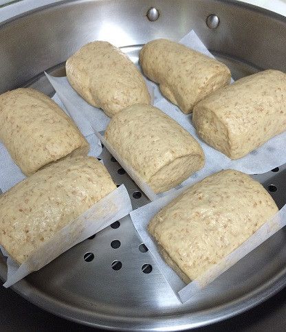 將饅頭放入蒸鍋中作最後發酵約20分鐘到麵糰表面壓下無回彈情形即可