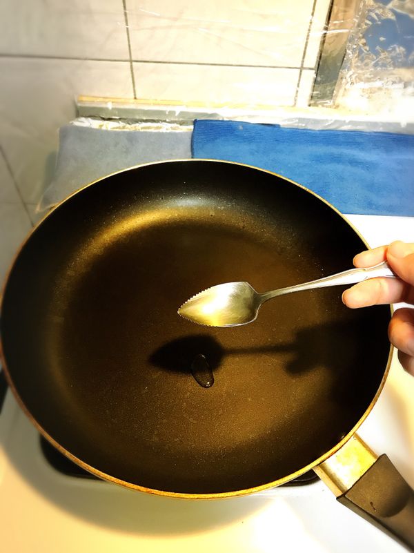 文火，熱鍋冷油