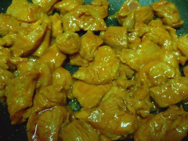 Ps:利用豬肉的油脂和香味，就可以輕易的去除掉韭黃的生味~