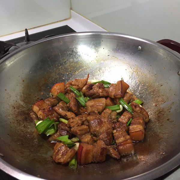 丟入與肉一起翻炒(小火)