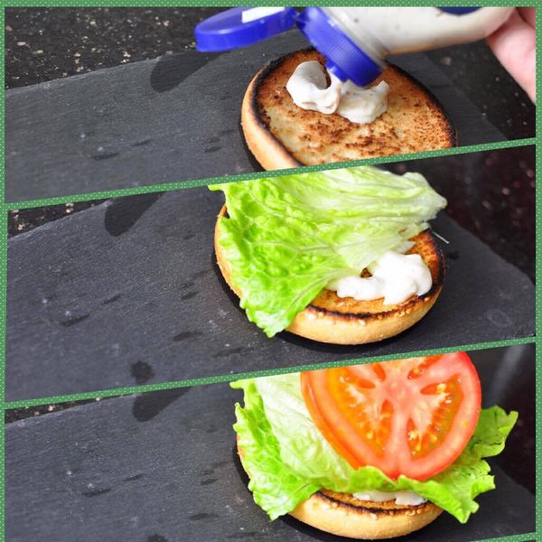 放上沙律醬，生菜和番茄