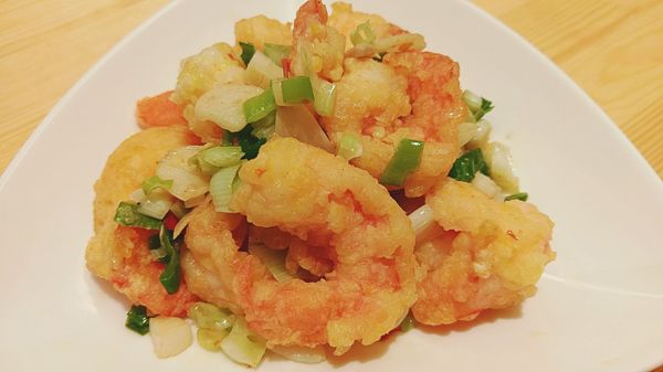 美味香酥椒鹽蝦球上桌囉