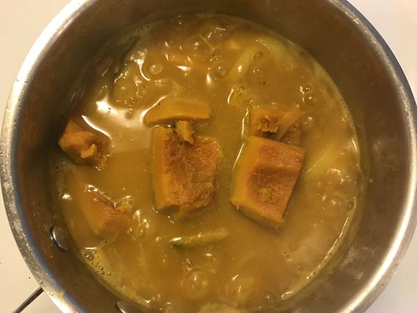 最後起鍋前加入南瓜塊即可。