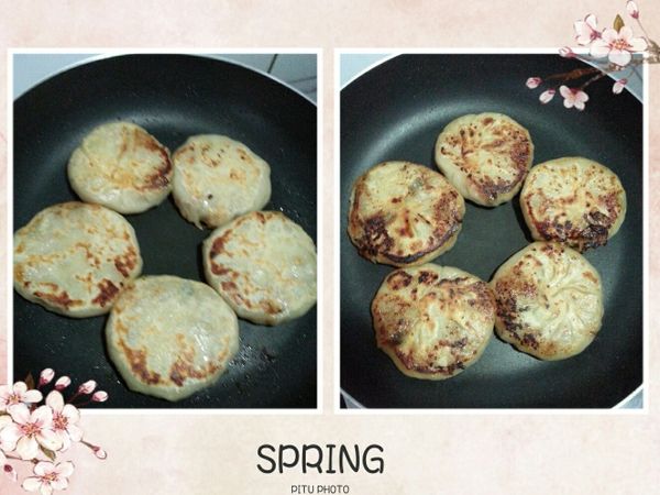 水份收乾後再翻面續煎至兩面金黃即可