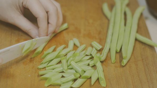 四季豆切小段