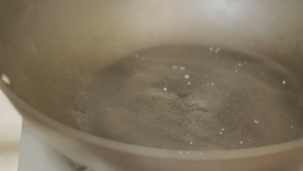 熱鍋 (水珠快跑)下油、潤鍋