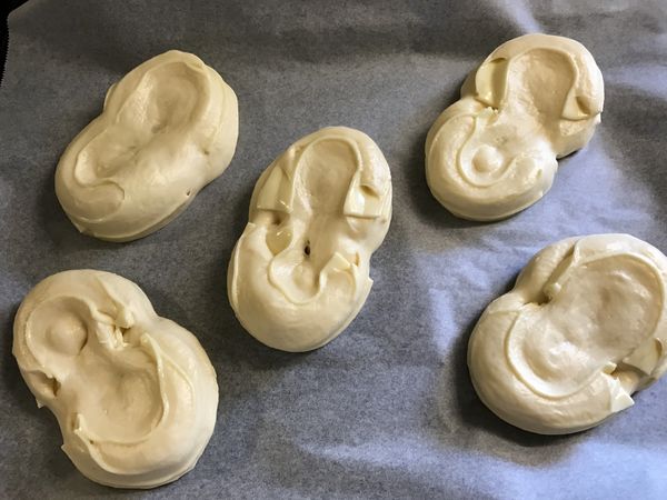 六十分鐘後，麵團發酵完成