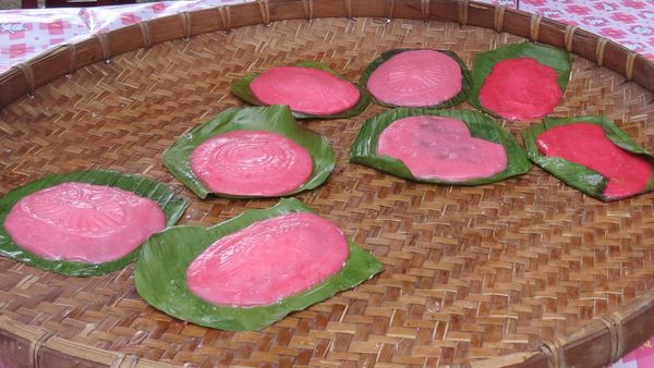 一一排入蒸籠內,水滾後,用小火蒸約12~15分鐘蒸熟即可。