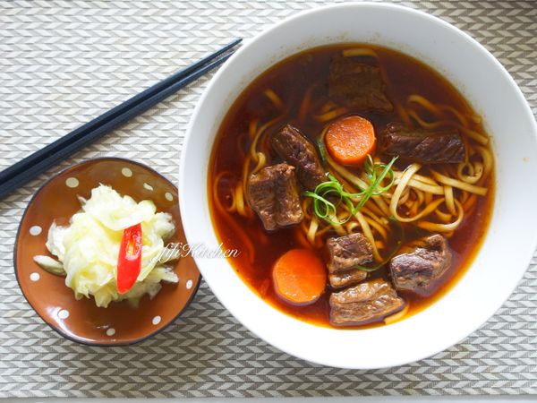 放進冰箱冷藏半天即可食用，配上牛肉麵你說有多銷魂就有多銷魂。