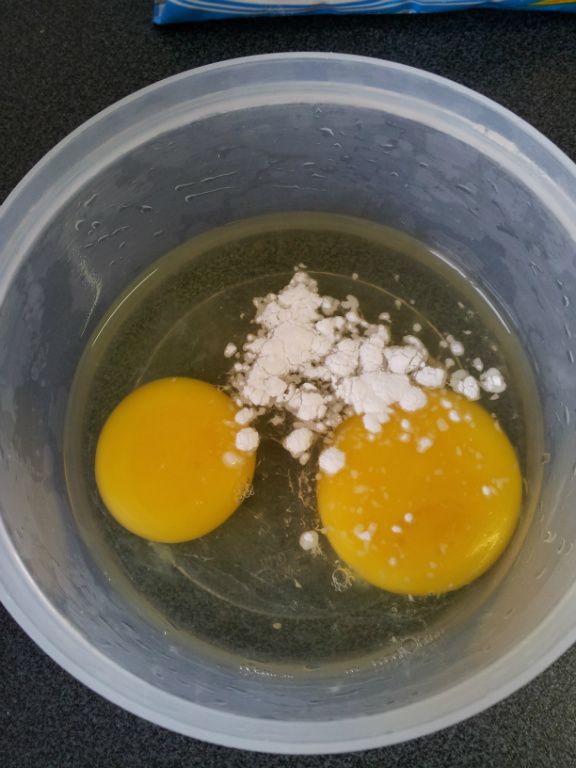 將[蛋皮]材料攪拌均勻